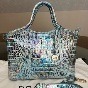 ✨Like New!✨ Brahmin Small Elaine Satchel in Wonderland (orig blue)